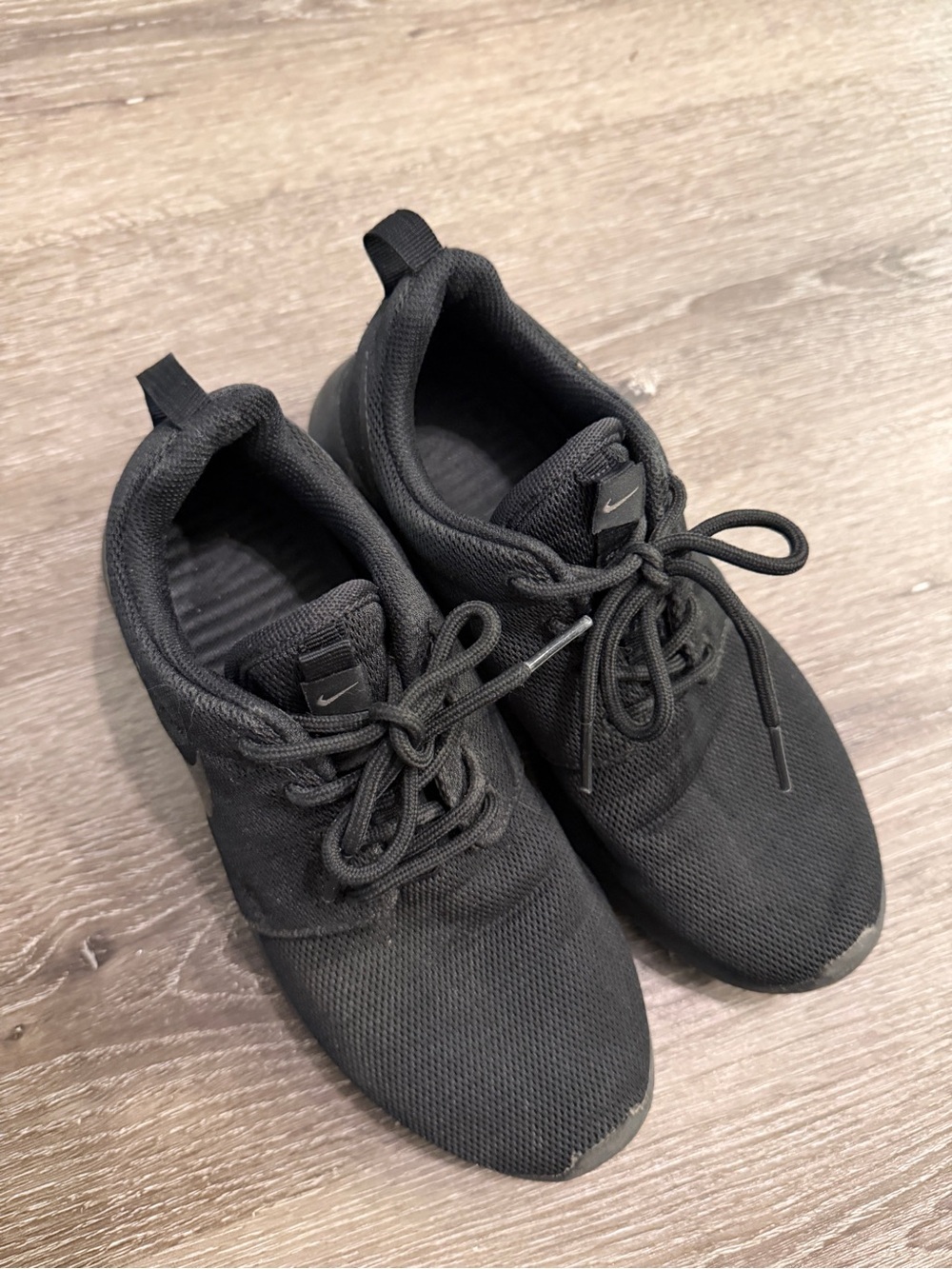 Nike Black Mesh Lightweight Sneakers